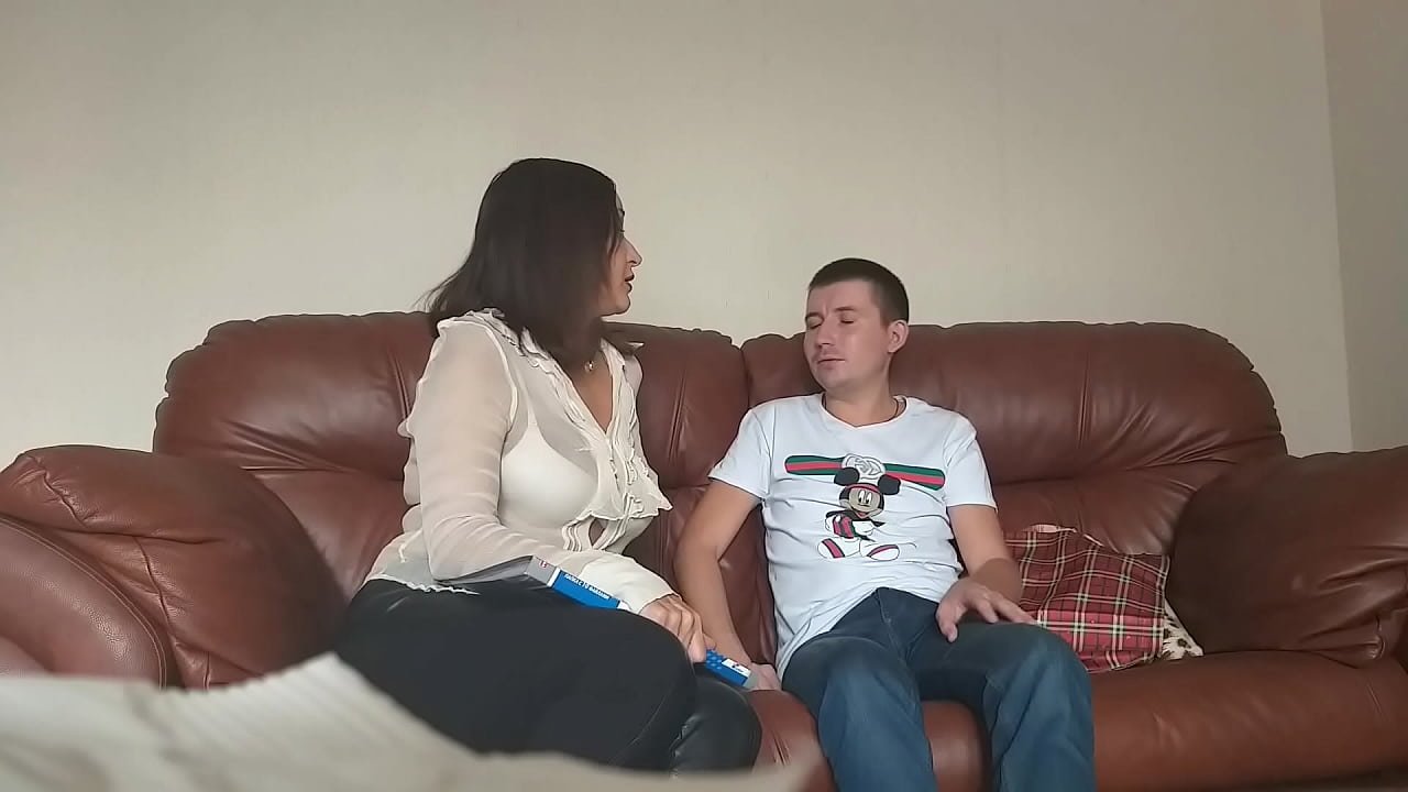 Schüchterne Schülerin fickt unersättlichen Lehrer (Milf Alina Tumanova)