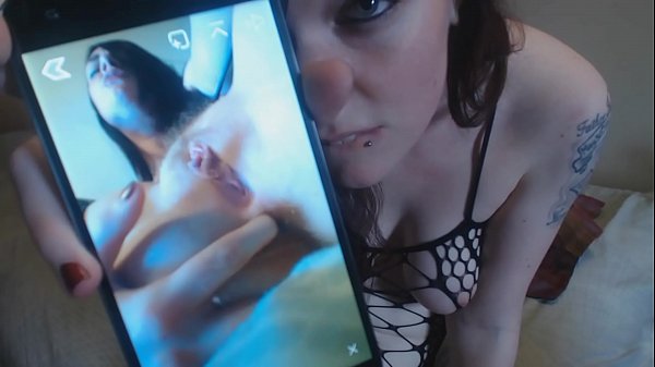 Mädchen filmt Sex mit einem 7-Zoll-Fake-Penis.