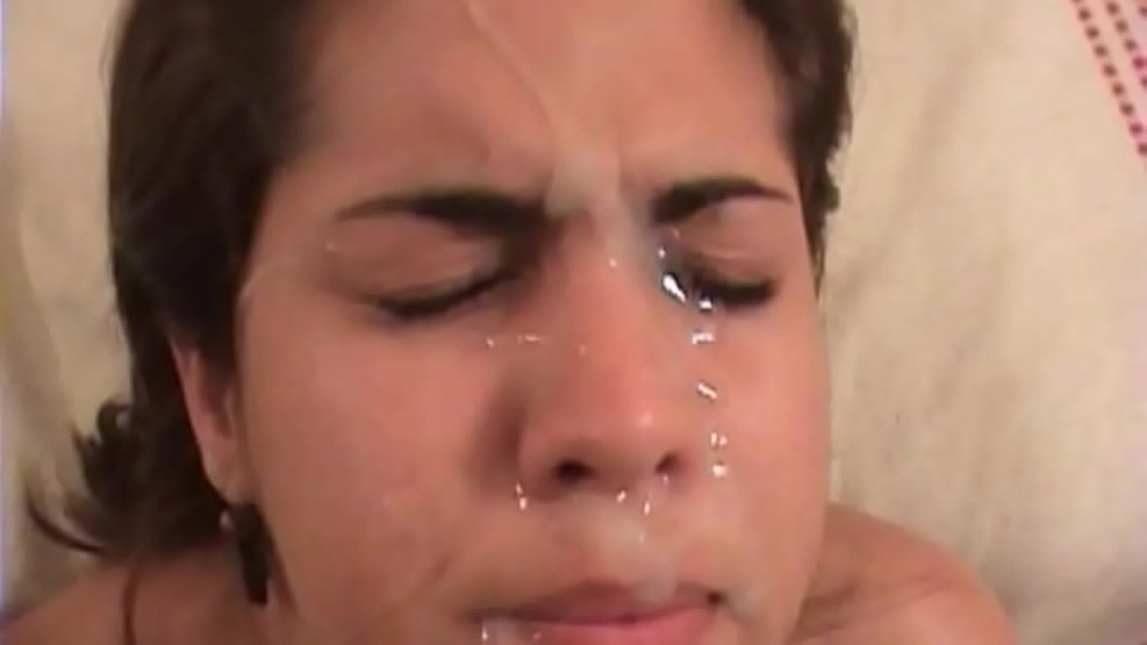 Schöne lateinamerikanische Brünette hat harten Sex