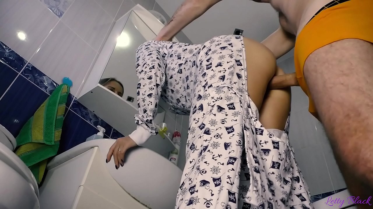 Hack mit jungen im Pyjama endet mündlich Sperma in Arsch - Letty Black